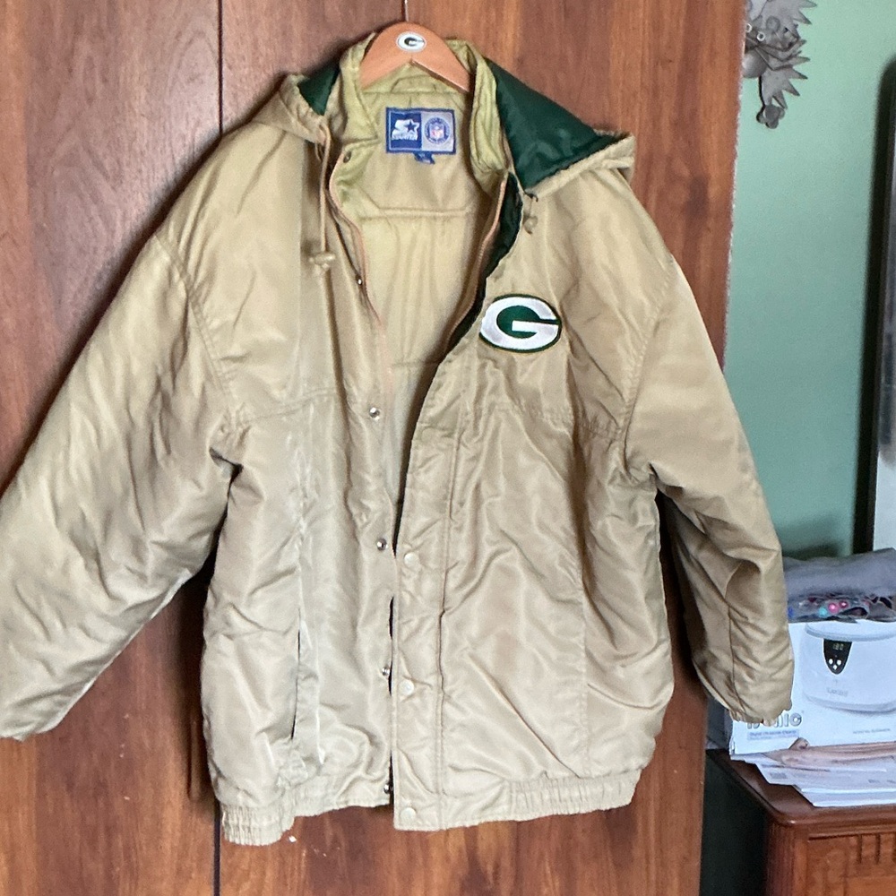 Like NewSTARTER Tan and Green Packers Performance Jacket
